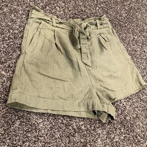 4/$10✨High waist green shorts with belt